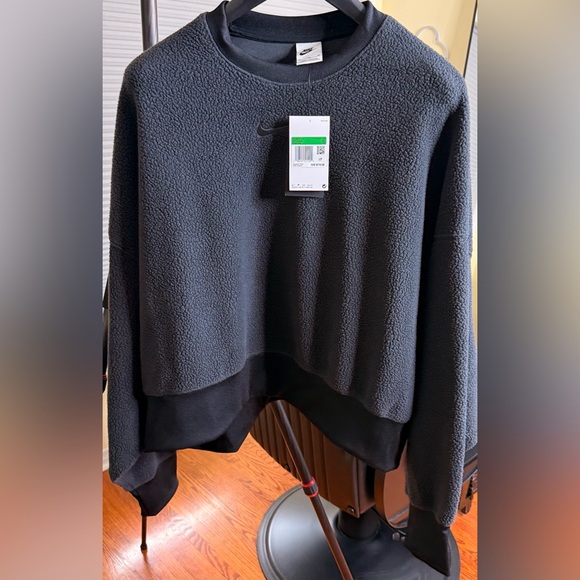 Nike Tops - GORGEOUS NIKE CROPPED SWEATSHIRT !!!